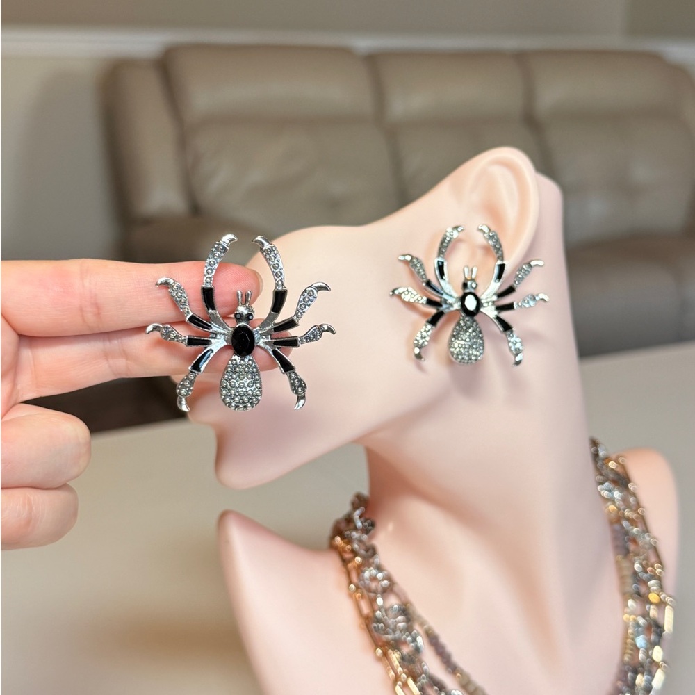 Black Crystal Spider Stud Earrings - Picture 5 of 12